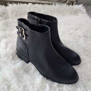 Kelly & Katie Flann Wide Ankle Bootie. Black. Size 9.5. New.